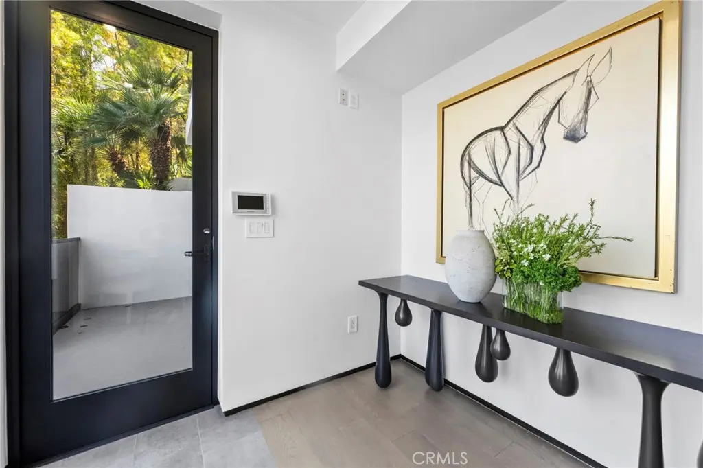 Residential Lease for rent at 2033 Glencoe, Los Angeles, Los Angeles County, CA featuring 1 bed and 1 bath