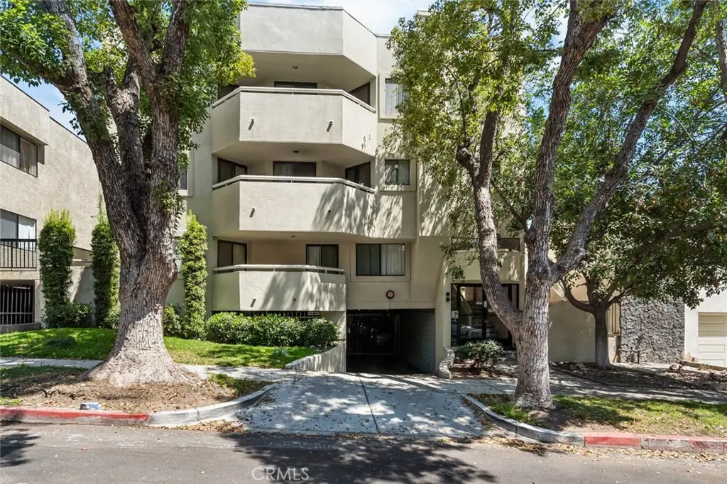554 E San Jose 203, Burbank, CA — listing photo 1
