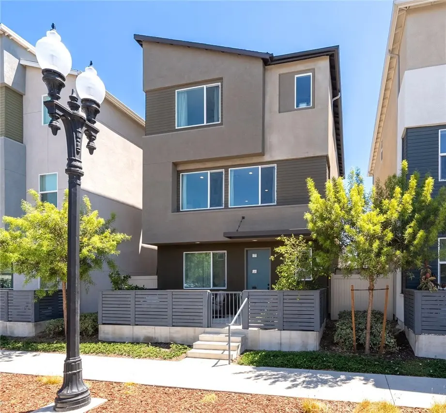 924 E 3rd Street, Santa Ana, CA — listing photo 1
