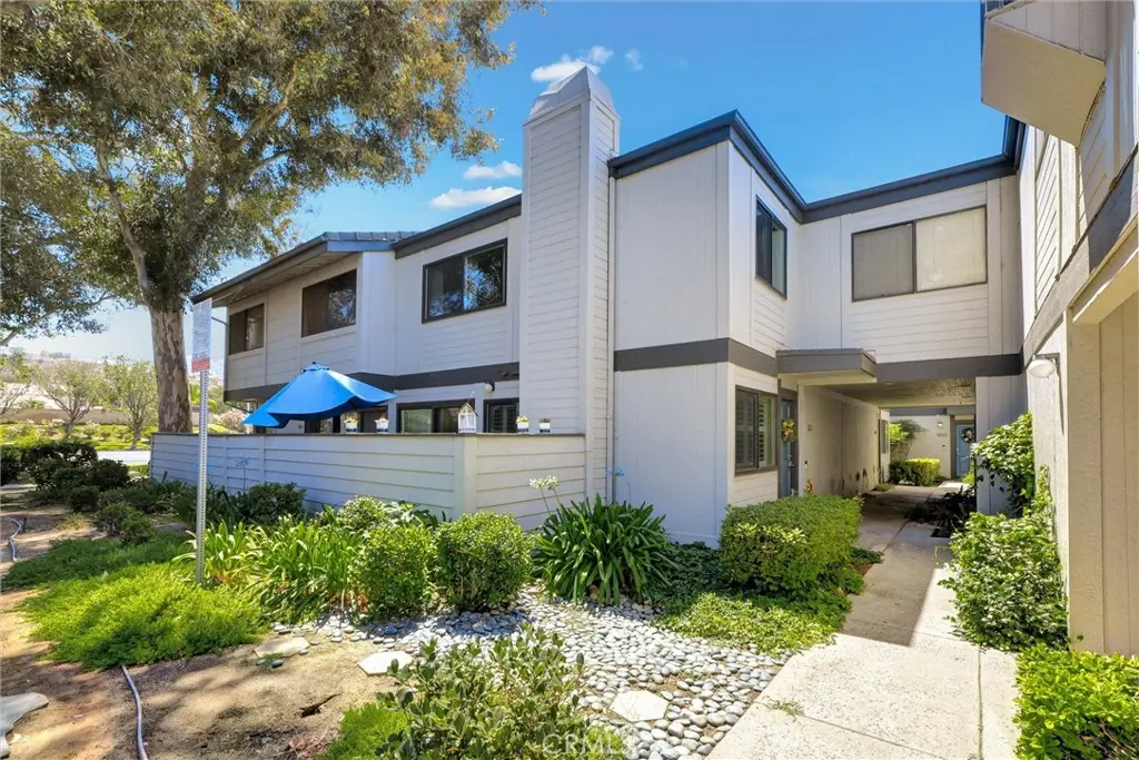 Townhouse for sale at 6543 Stoney View 4, Simi Valley, CA featuring 2 beds and 2 baths