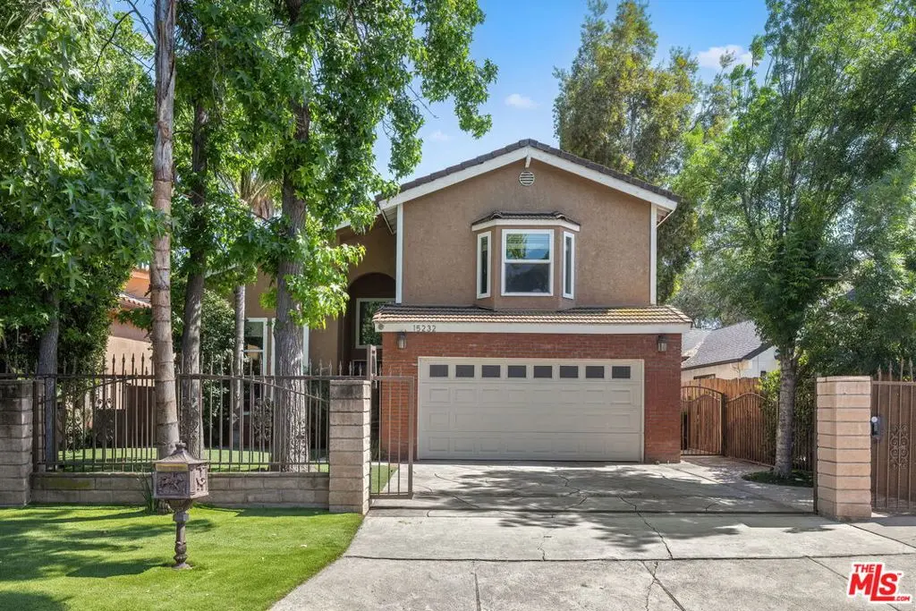 15232 Hartsook Street, Sherman Oaks, CA — listing photo 1