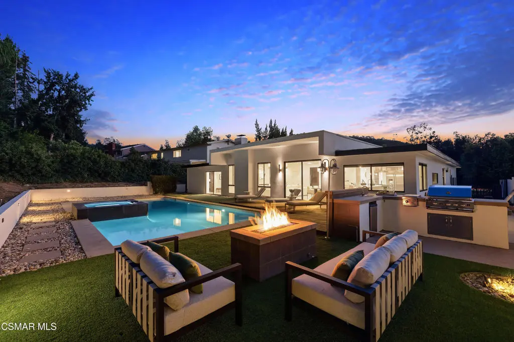 4400 Topanga Canyon Boulevard, Woodland Hills, CA — listing photo 1