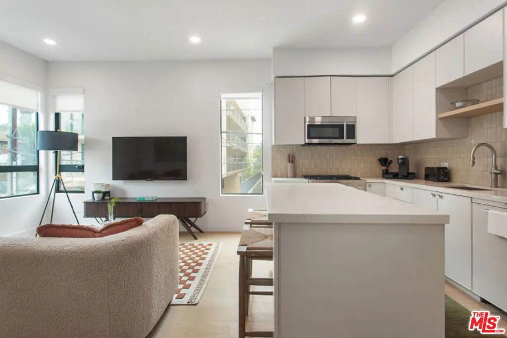 Residential Lease for rent at 10310 Santa Monica Boulevard 416, Los Angeles, Los Angeles County, CA featuring 2 beds and 2 baths