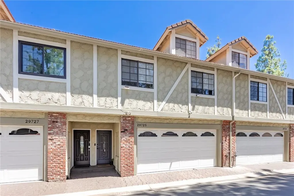 Townhouse for sale at 29725 Windsong, Agoura Hills, CA featuring 3 beds and 3 baths