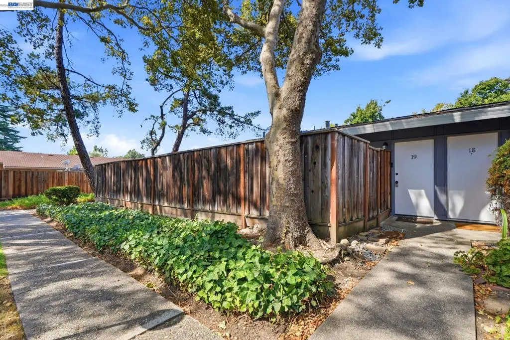 Condominium for sale at 2600 Jones Rd 19, Walnut Creek, CA featuring 2 beds and 1 bath