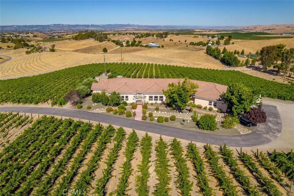 6172 Hawk Ridge Place, San Miguel, CA — listing photo 1