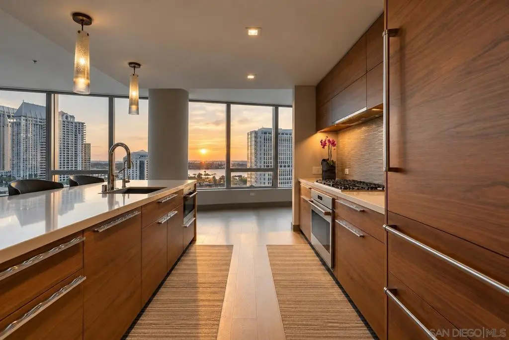Single Family Residence for rent at 888 W E Street 1604, San Diego, CA featuring 2 beds and 2 baths