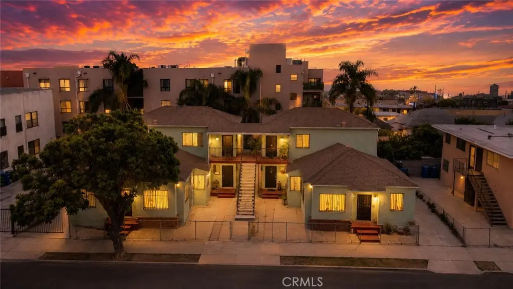 Apartment for sale at 2316 Michigan, Los Angeles, CA