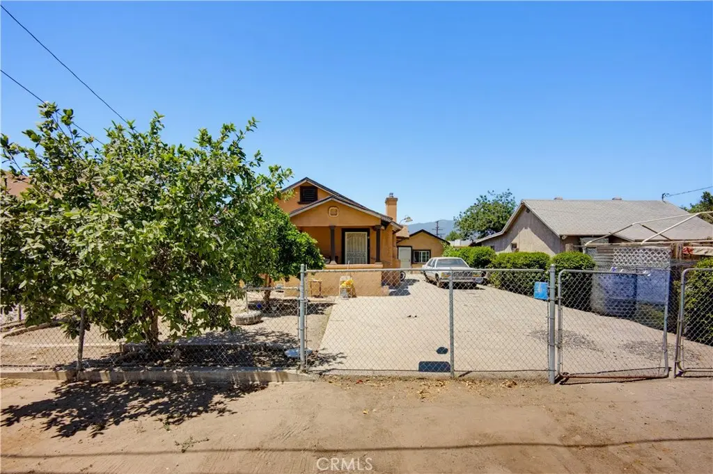 Duplex for sale at 24226 Monterey Avenue, San Bernardino, CA