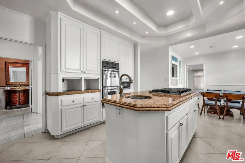 Residential Lease for rent at 10810 Rochester Avenue, Los Angeles, Los Angeles County, CA featuring 4 beds and 5 baths