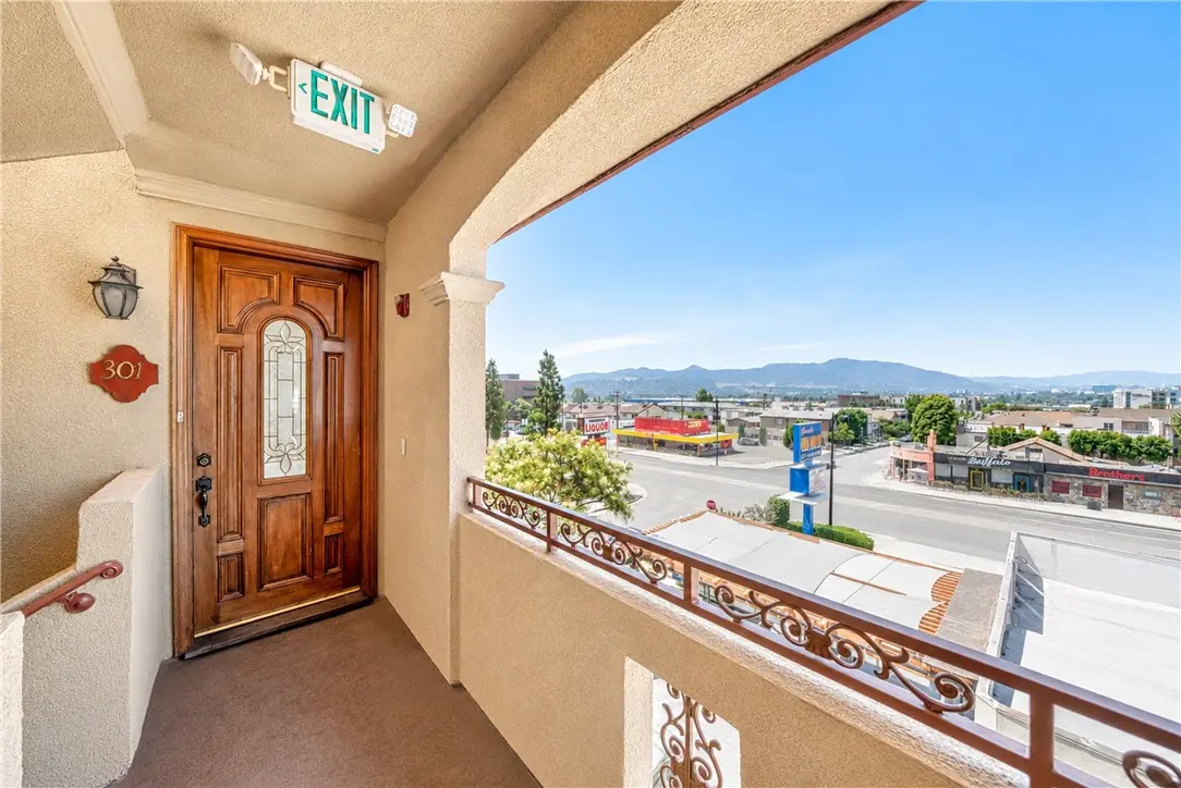 421 E Santa Anita 301, Burbank, CA — listing photo 1