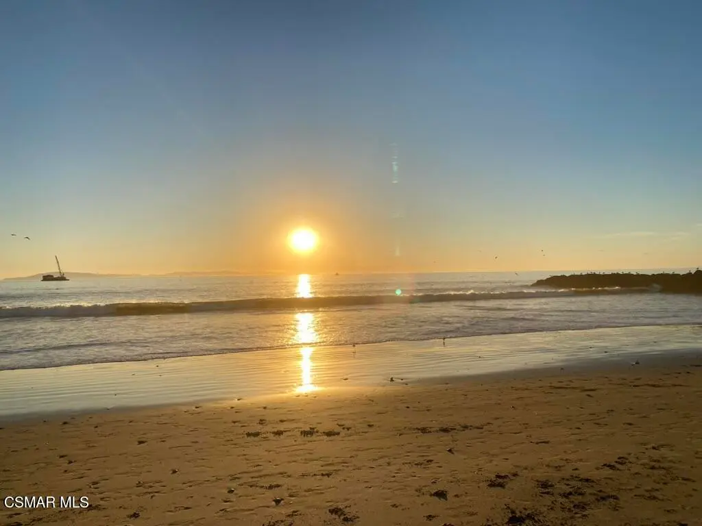 Residential Lease for rent at 1201 Cornwall Lane, Ventura, Ventura County, CA featuring 4 beds and 5 baths