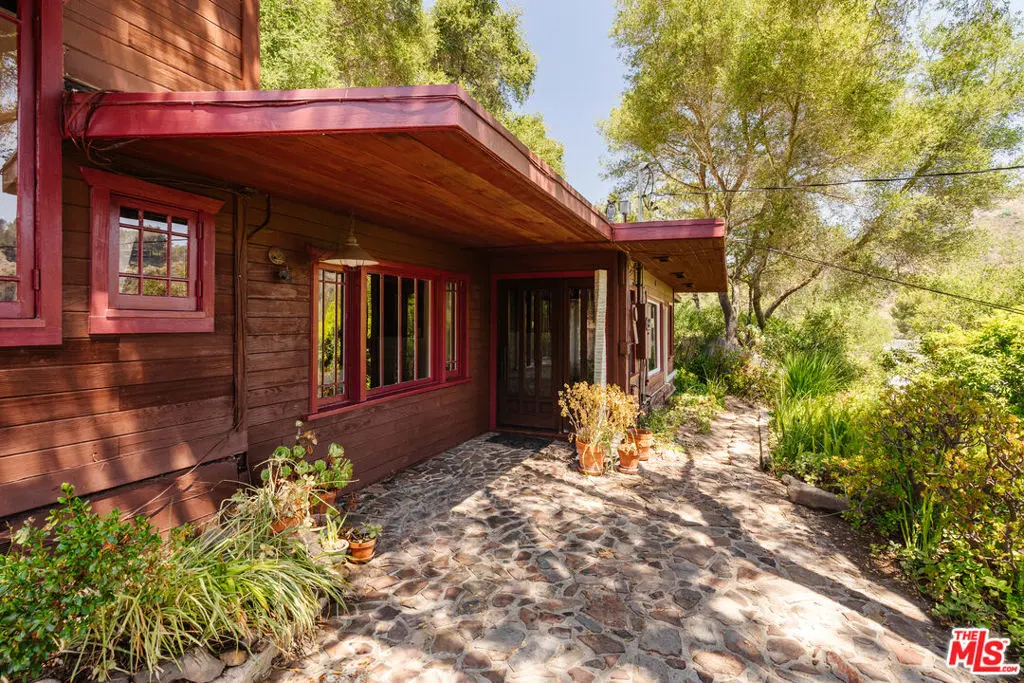 19559 Cave Way, Topanga, CA — listing photo 1