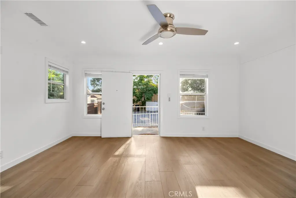 Residential Lease for rent at 6642 Vineland Avenue, Los Angeles, Los Angeles County, CA featuring 2 beds and 1 bath