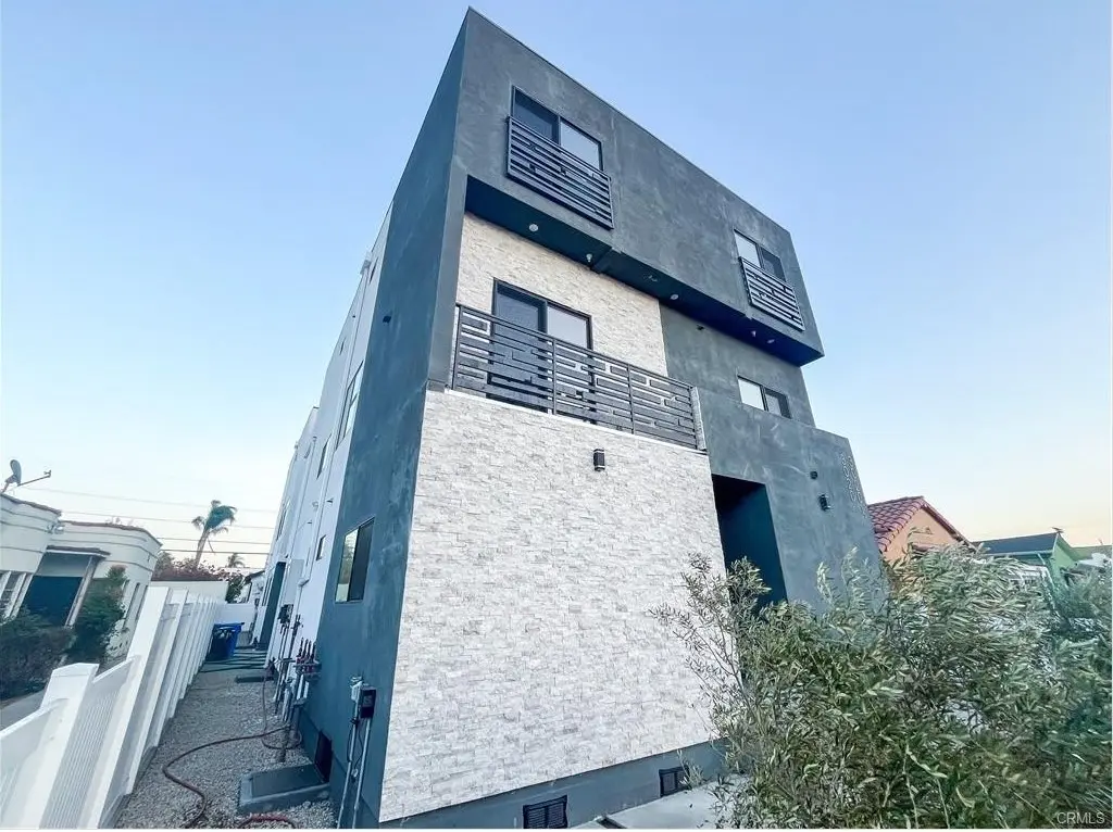 Residential Lease for rent at 3020 Virginia 1/2, Los Angeles, Los Angeles County, CA featuring 4 beds and 5 baths