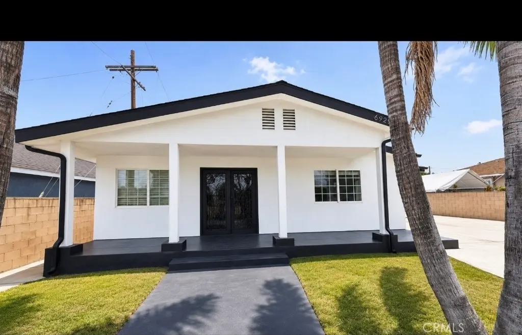 Residential Lease for rent at 6929 El Selinda, Bell Gardens, Los Angeles County, CA featuring 3 beds and 2 baths