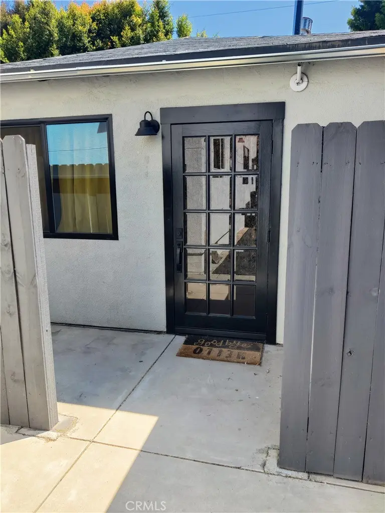 Residential Lease for rent at 2618 S Bentley Avenue, Los Angeles, Los Angeles County, CA featuring 1 bed and 1 bath