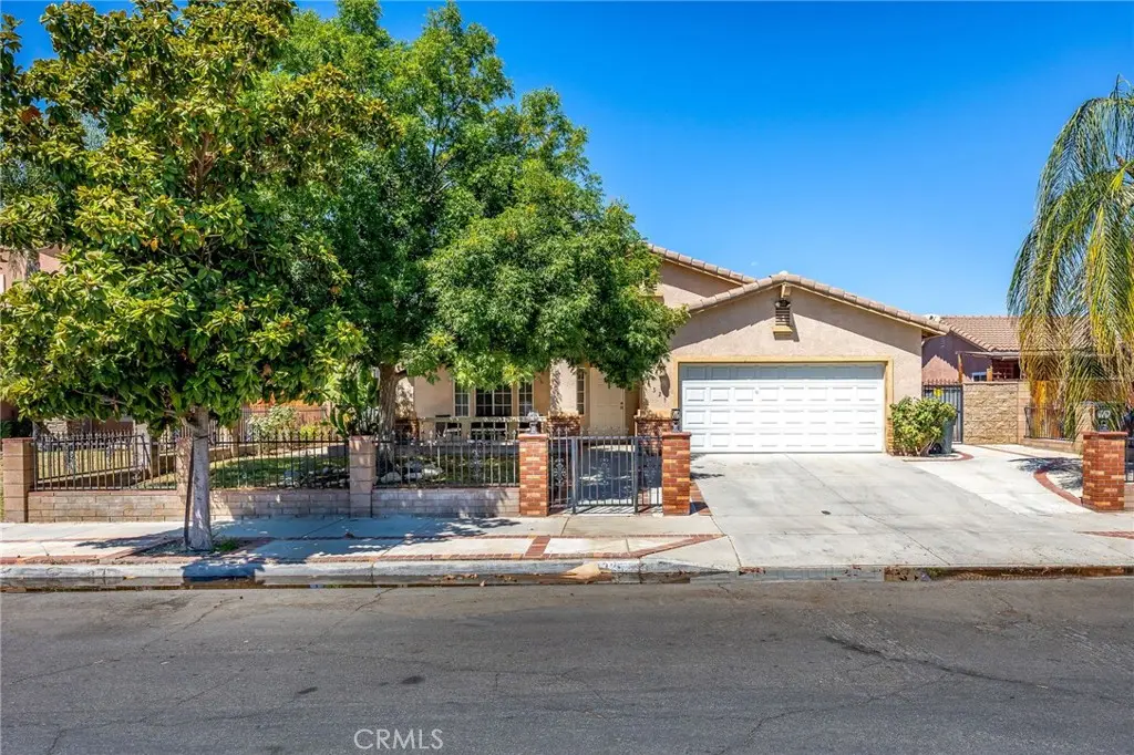 Single Family Residence for sale at 1325 Shenandoah, Hemet, CA featuring 3 beds and 2 baths