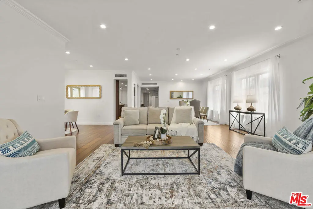 918 S Wooster Street 1, Los Angeles, CA — listing photo 1
