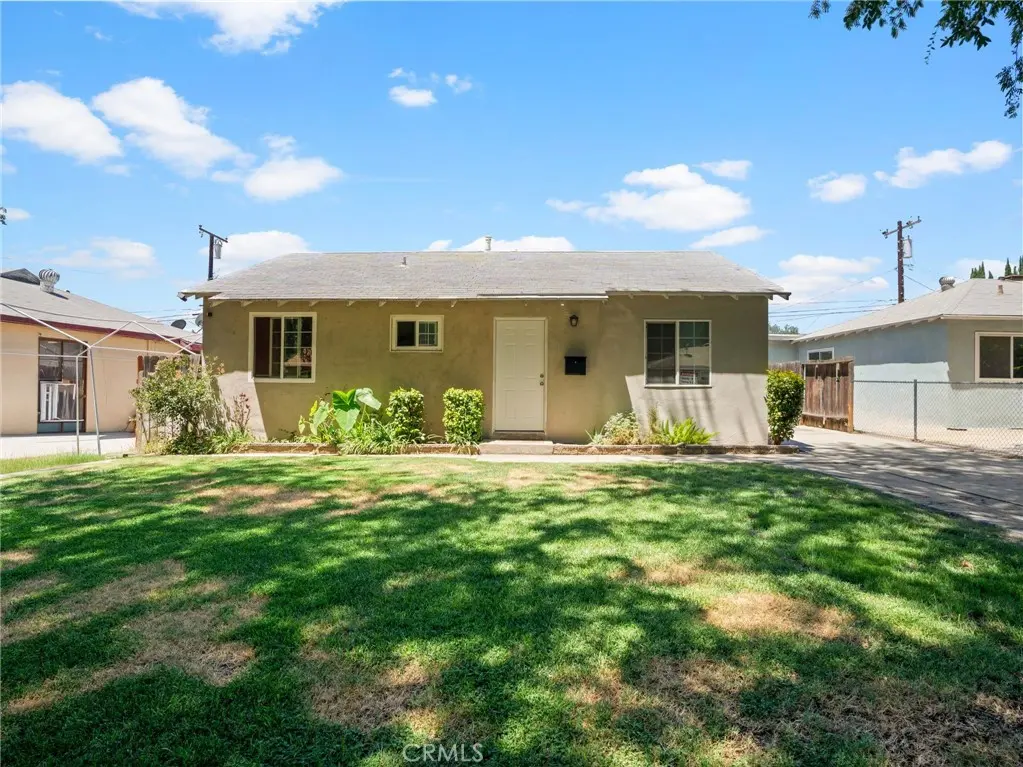 Single Family Residence for sale at 2404 Roxbury Dr, San Bernardino, CA featuring 3 beds and 1 bath