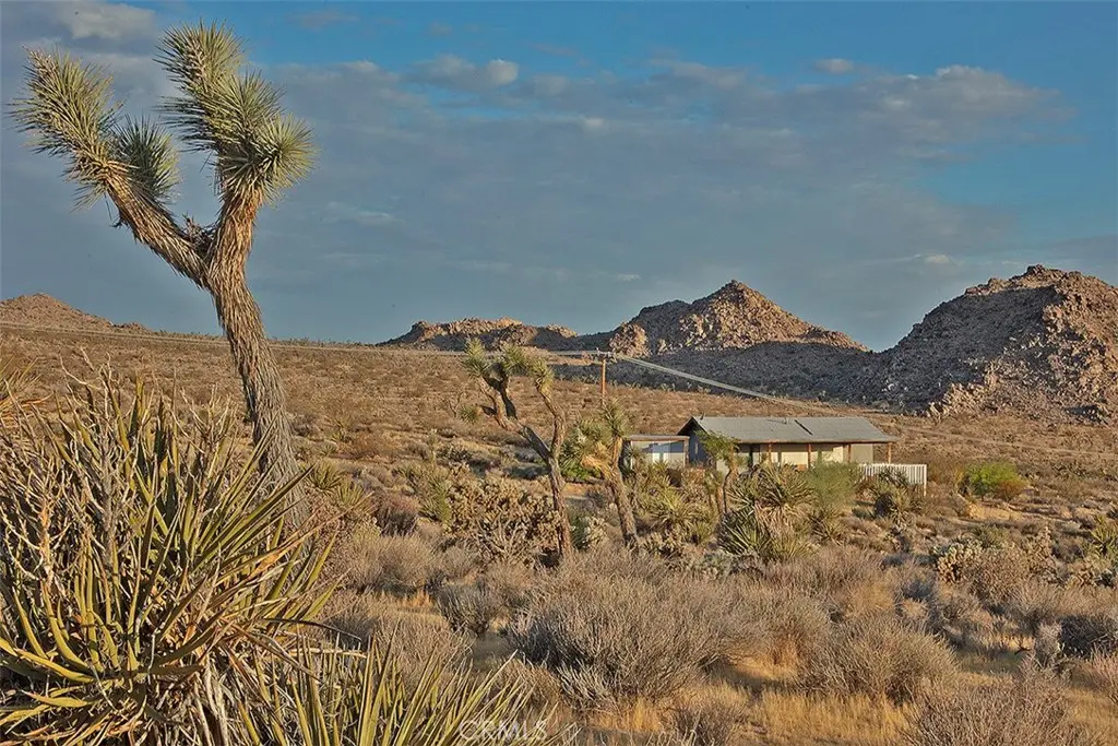 8421 Sunset Road, Joshua Tree, CA — listing photo 1