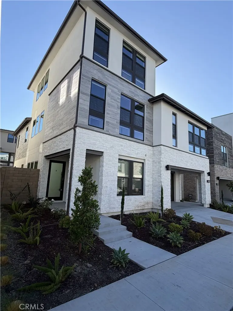 Residential Lease for rent at 169 Creation, Irvine, Orange County, CA featuring 5 beds and 5 baths