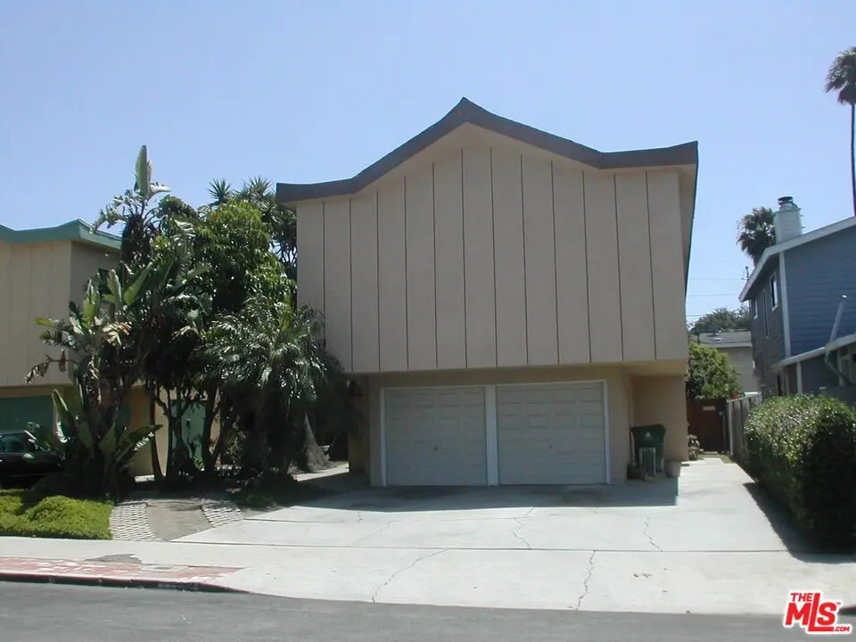 Residential Lease for rent at 12492 Gilmore Avenue 4, Los Angeles, Los Angeles County, CA featuring 3 beds and 2 baths