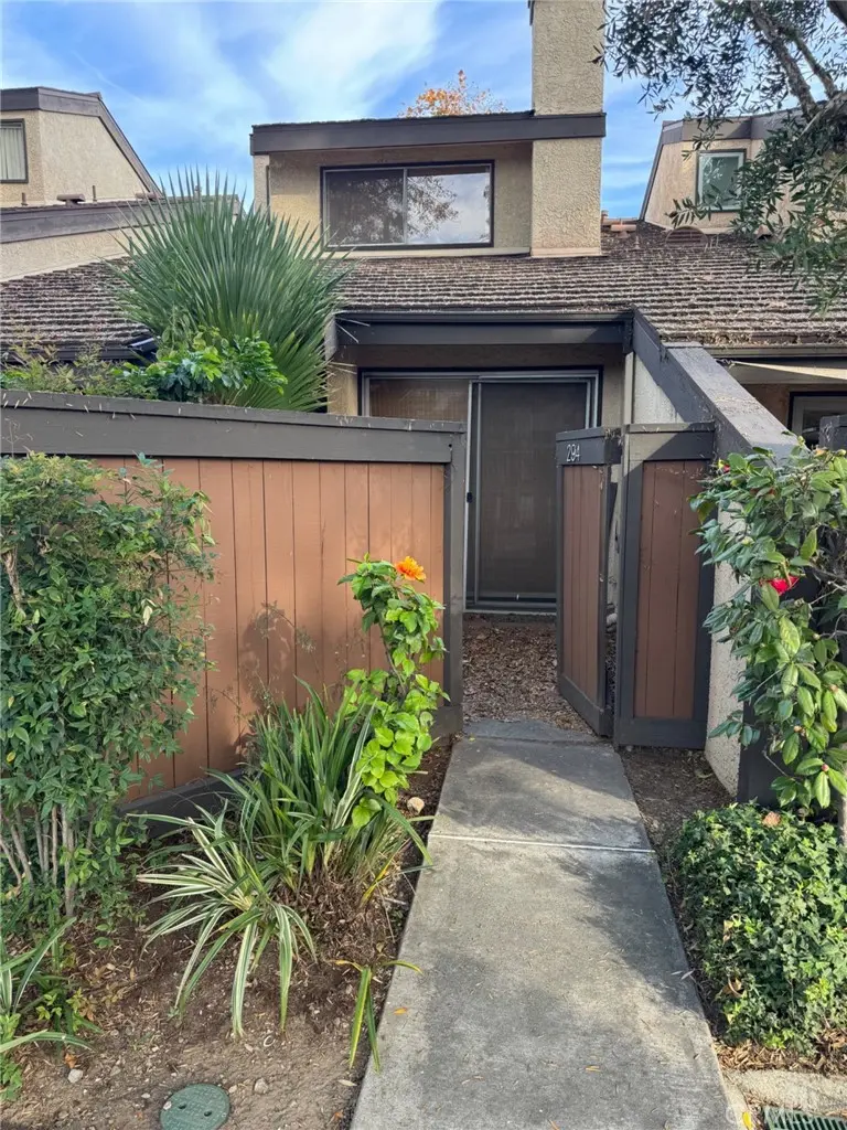 294 S Marengo, Pasadena, CA — listing photo 1