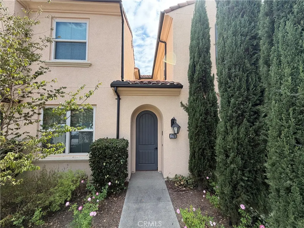 Residential Lease for rent at 178 Outwest, Irvine, Orange County, CA featuring 2 beds and 2 baths
