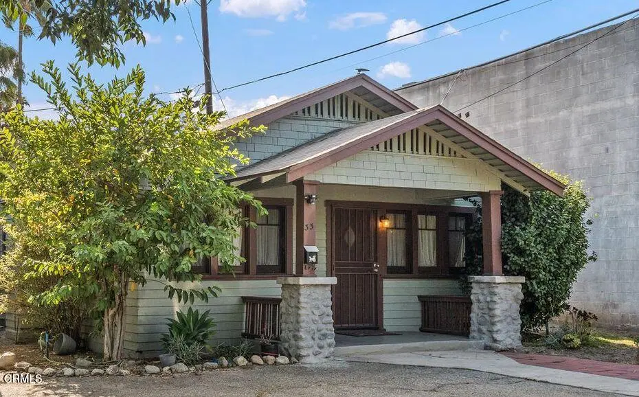 Duplex for rent at 31 S Parkwood Avenue, Pasadena, CA featuring 2 beds and 2 baths
