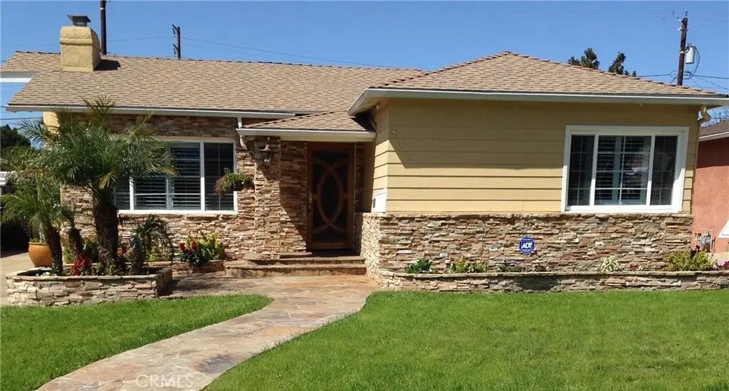 Residential Lease for rent at 805 N Brighton, Burbank, Los Angeles County, CA featuring 3 beds and 2 baths