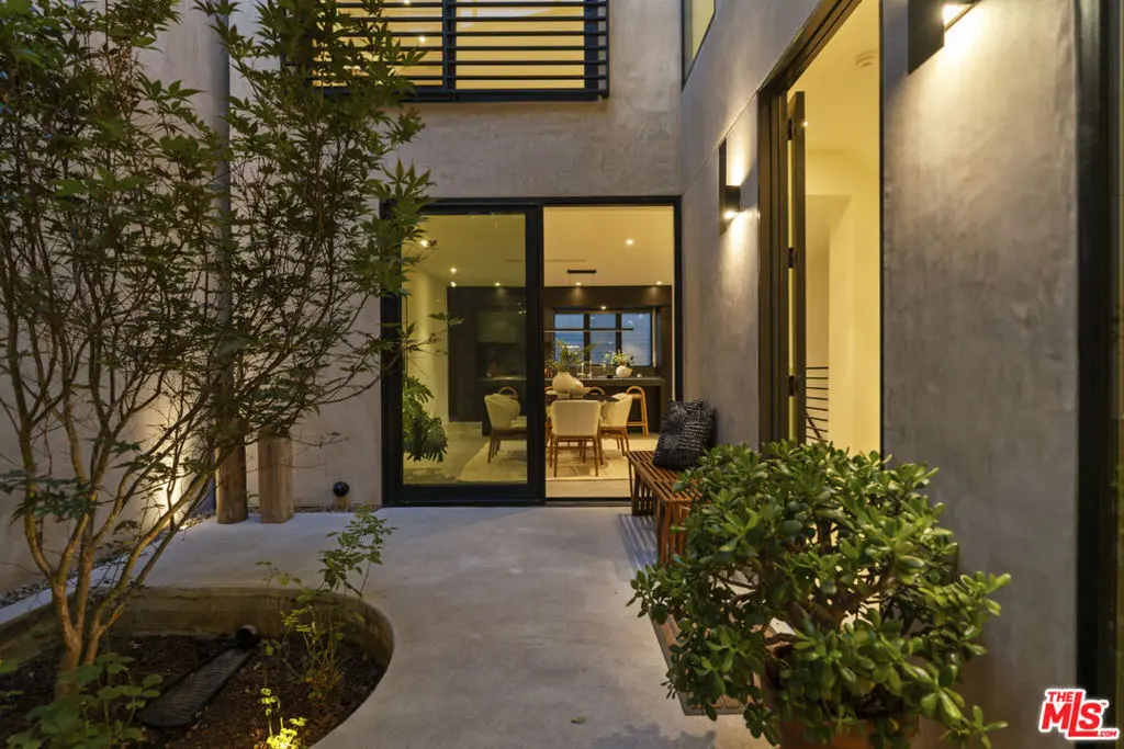 Single Family Residence for sale at 923 N Hilldale Avenue, West Hollywood, CA featuring 2 beds and 3 baths