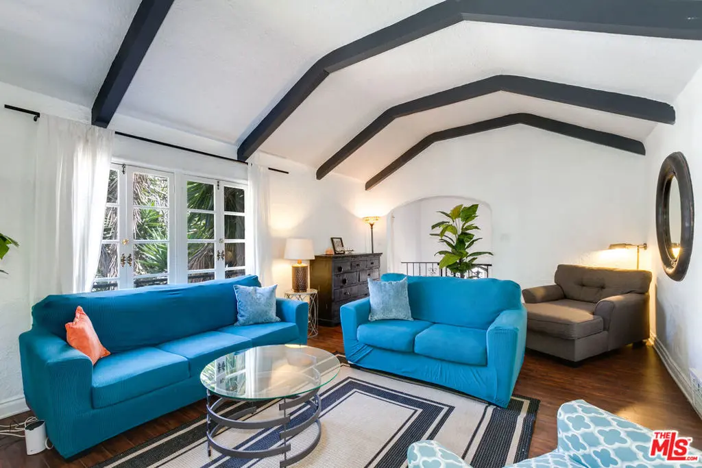 Residential Lease for rent at 139 S Rexford Drive, Beverly Hills, Los Angeles County, CA featuring 3 beds and 3 baths