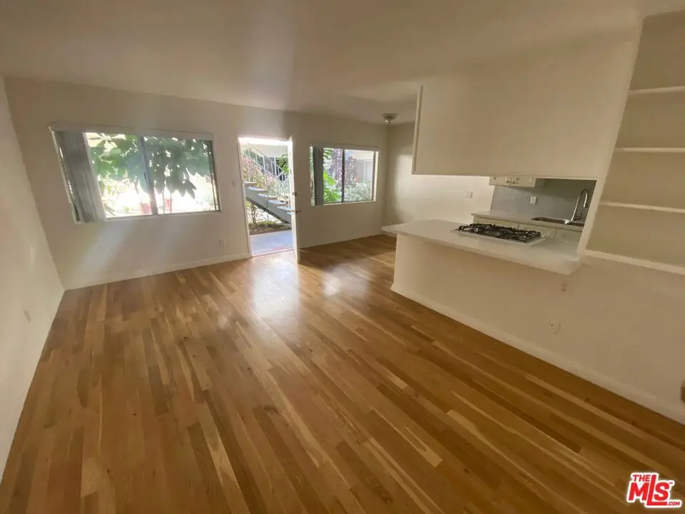 Residential Lease for rent at 420 Raymond Avenue 6, Santa Monica, Los Angeles County, CA featuring 1 bed and 1 bath