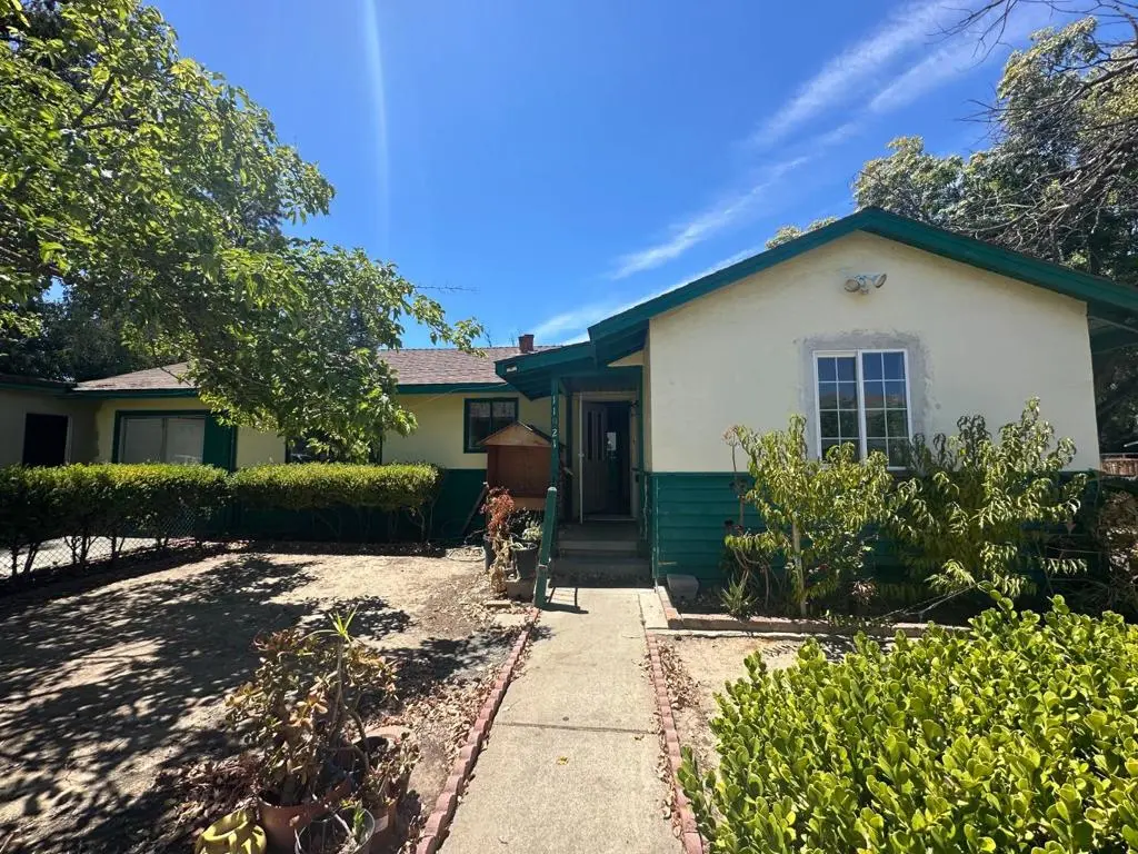 Single Family Residence for sale at 11921 Ridge Vista Avenue, San Jose, CA featuring 3 beds and 1 bath