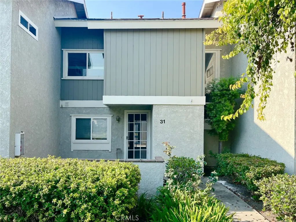 Residential Lease for rent at 31 Wintergreen, Irvine, Orange County, CA featuring 2 beds and 3 baths