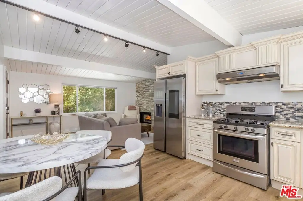 Residential Lease for rent at 8876 Wonderland Avenue, Los Angeles, Los Angeles County, CA featuring 3 beds and 3 baths