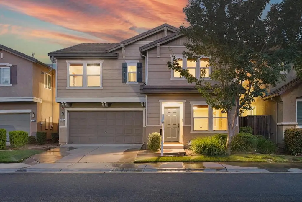 5272 Glimmer Way, Sacramento, CA — listing photo 1