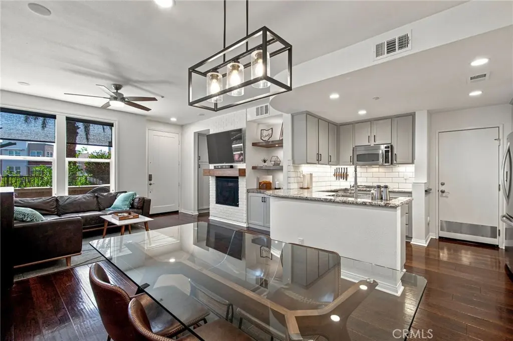 Townhouse for sale at 12 Midtown, Aliso Viejo, CA featuring 2 beds and 3 baths