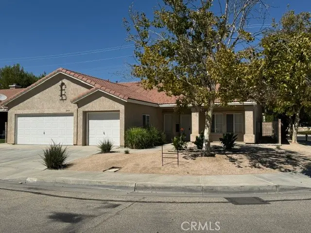 Single Family Residence for sale at 2759 Legends, Lancaster, CA featuring 3 beds and 2 baths