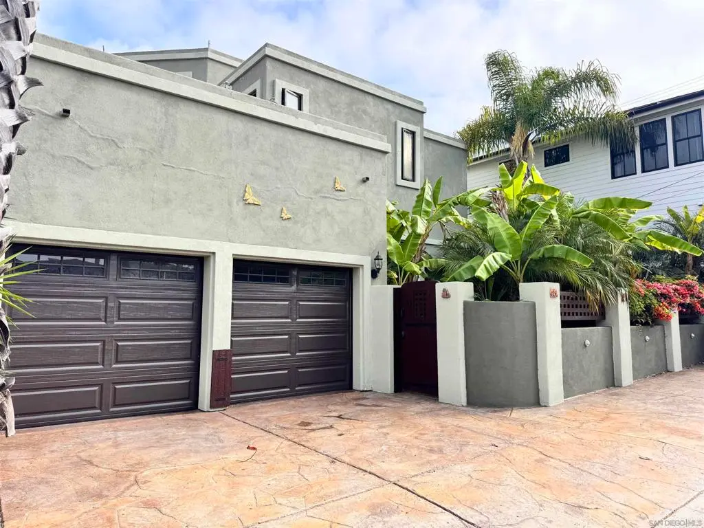 Single Family Residence for rent at 633 Fern Glen, La Jolla, CA featuring 2 beds and 3 baths