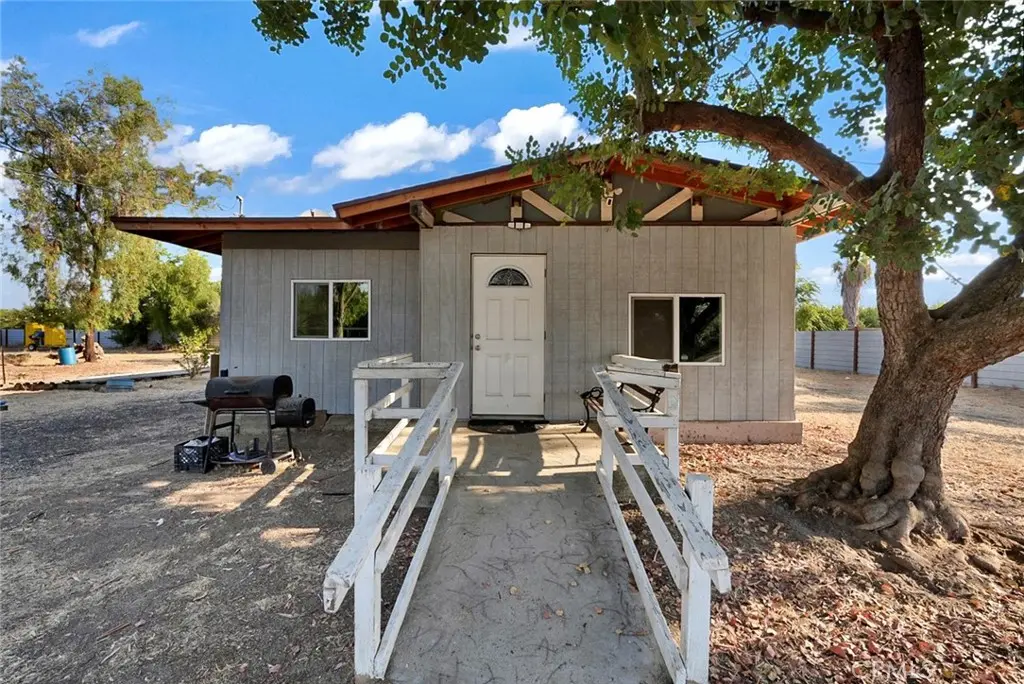 Single Family Residence for sale at 17107 Avenue 24, Chowchilla, CA featuring 3 beds and 1 bath