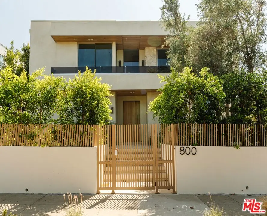 Single Family Residence for sale at 800 N La Jolla Avenue, Los Angeles, CA featuring 6 beds and 7 baths