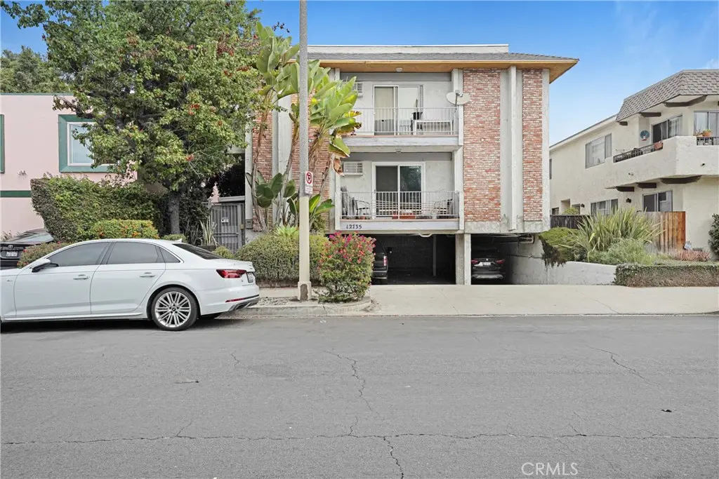 Condominium for sale at 12735 Caswell 7, Los Angeles, CA featuring 1 bed and 1 bath