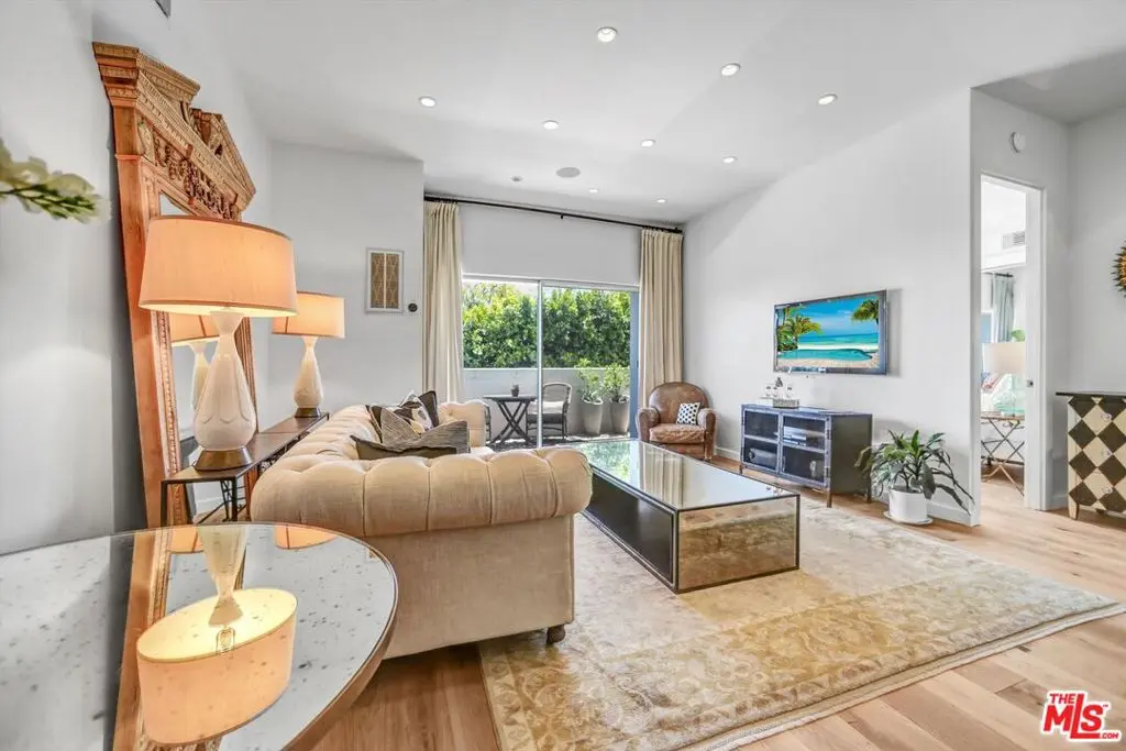 Residential Lease for rent at 999 N Doheny Drive 106, West Hollywood, Los Angeles County, CA featuring 1 bed and 1 bath
