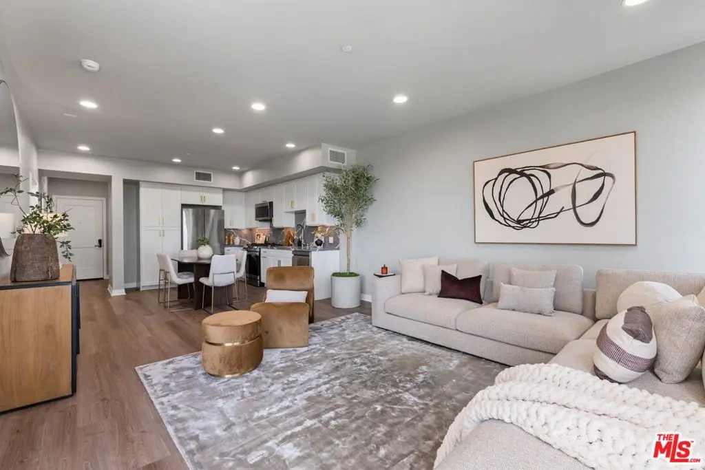 7428 Santa Monica Boulevard 406, West Hollywood, CA — listing photo 1