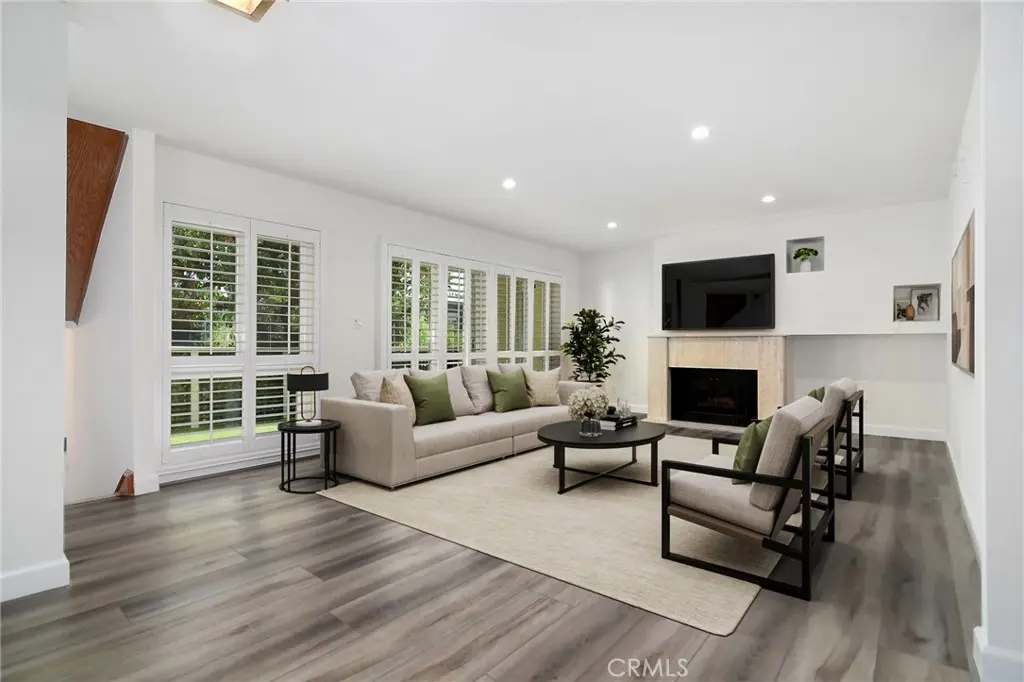 5255 Coldwater Canyon Avenue E, Sherman Oaks, CA — listing photo 1