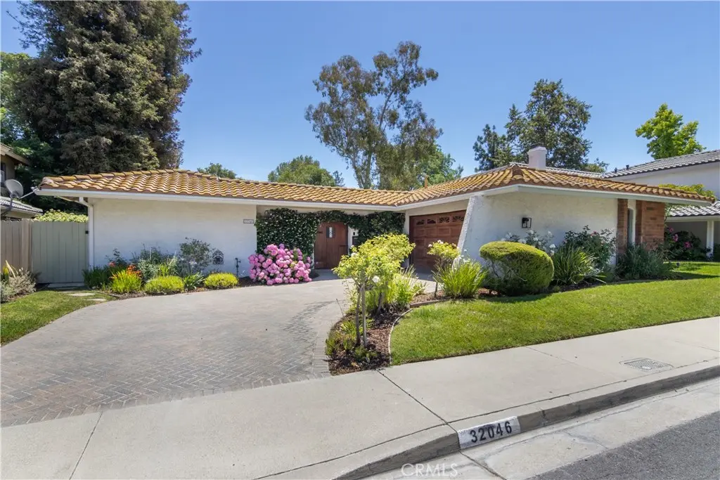 Residential Lease for rent at 32046 Kingspark Court, Westlake Village, Los Angeles County, CA featuring 4 beds and 2 baths
