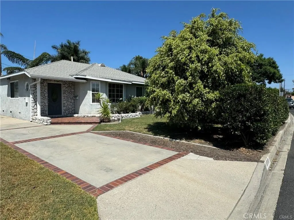 Residential Lease for rent at 12913 Whitewood Avenue, Downey, Los Angeles County, CA featuring 2 beds and 1 bath