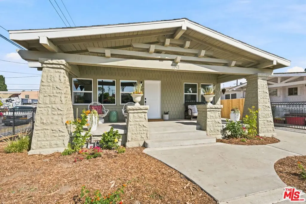 Condominium for sale at 2801 Jeffries Avenue, Los Angeles, CA featuring 1 bed and 1 bath